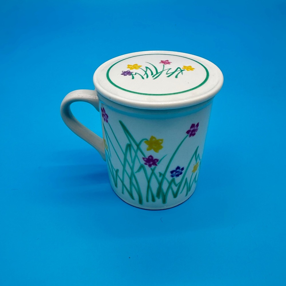 Action Japan Vintage Floral Ceramic Tea Mug with Lid White Purple‎ Yellow Flower